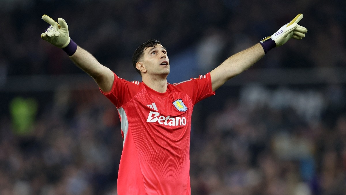Chelsea sign World Cup winner Emiliano Martínez from Aston Villa