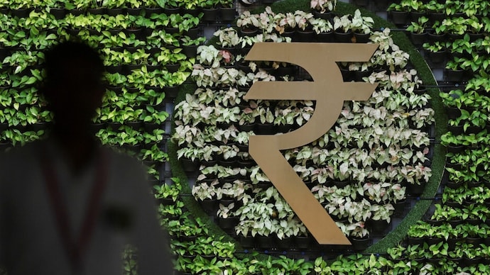 Under the latest GDP series, the economy had grown 6.9% in the same quarter last year, making the latest reading a notable improvement. (Photo: Reuters)