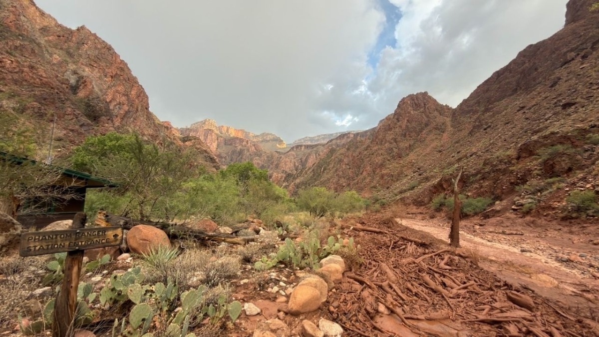 Flash flood rips through Grand Canyon, 20 hikers missing, dozens airlifted