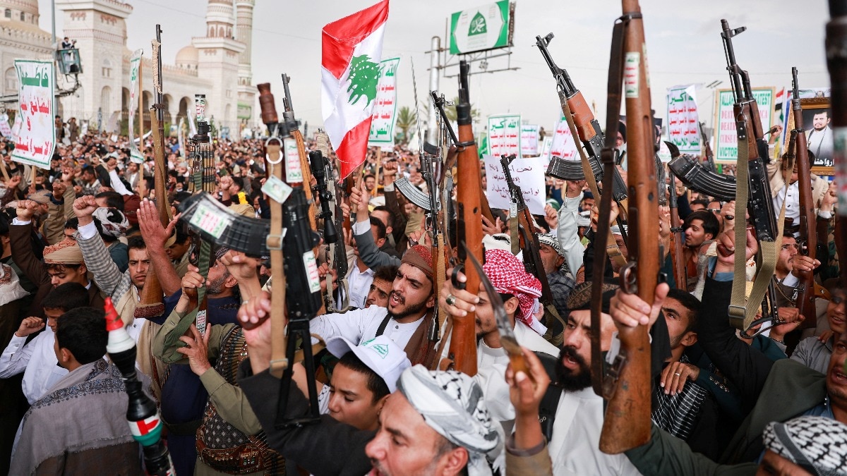 Houthi missile, drone attacks kill at least 30 Yemeni government troops