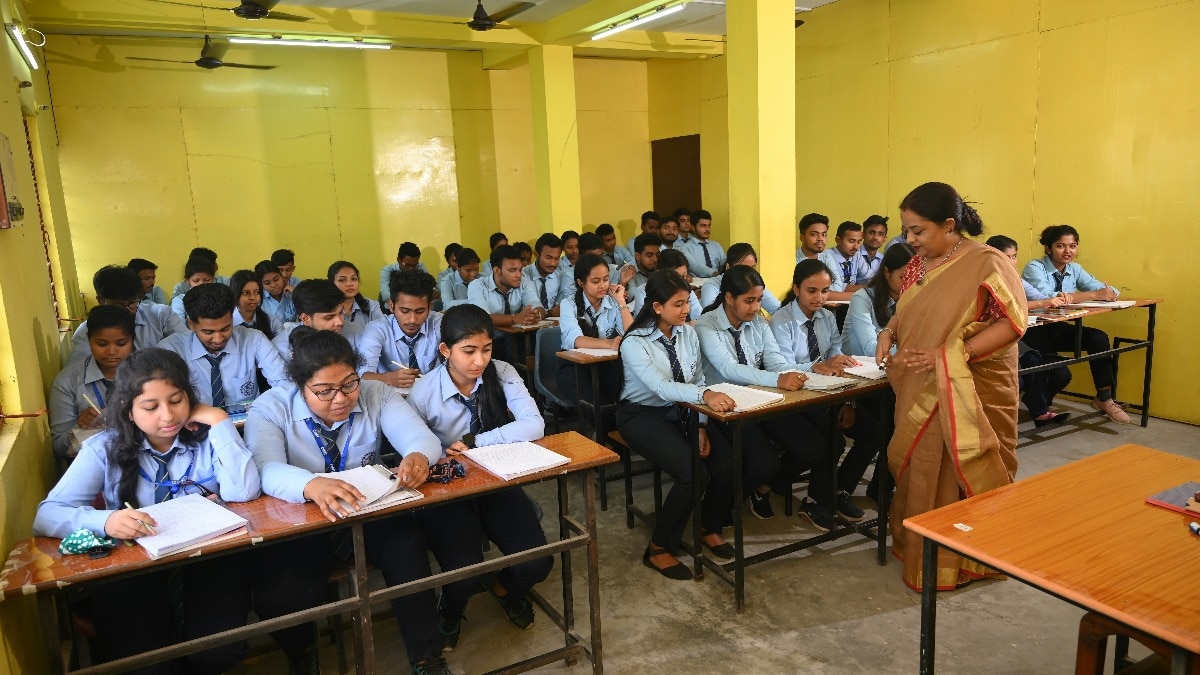 Rajasthan governor urges periodic evaluation of teachers every five years