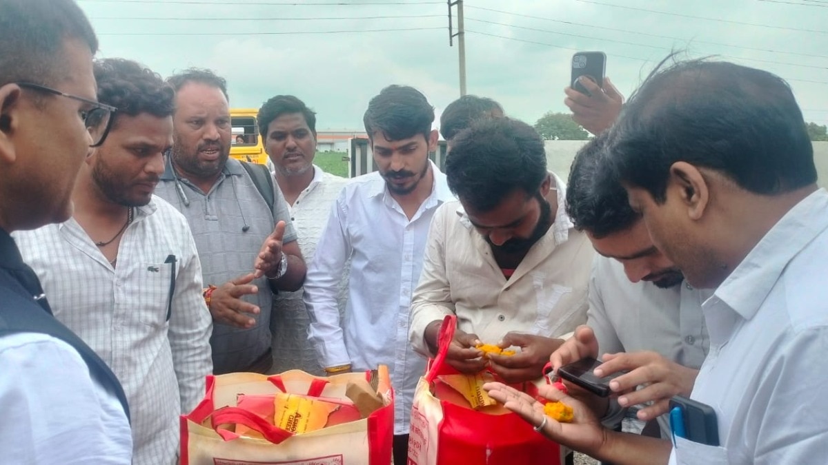 Two school students fall ill after eating worm-infested laddus at I-Day event