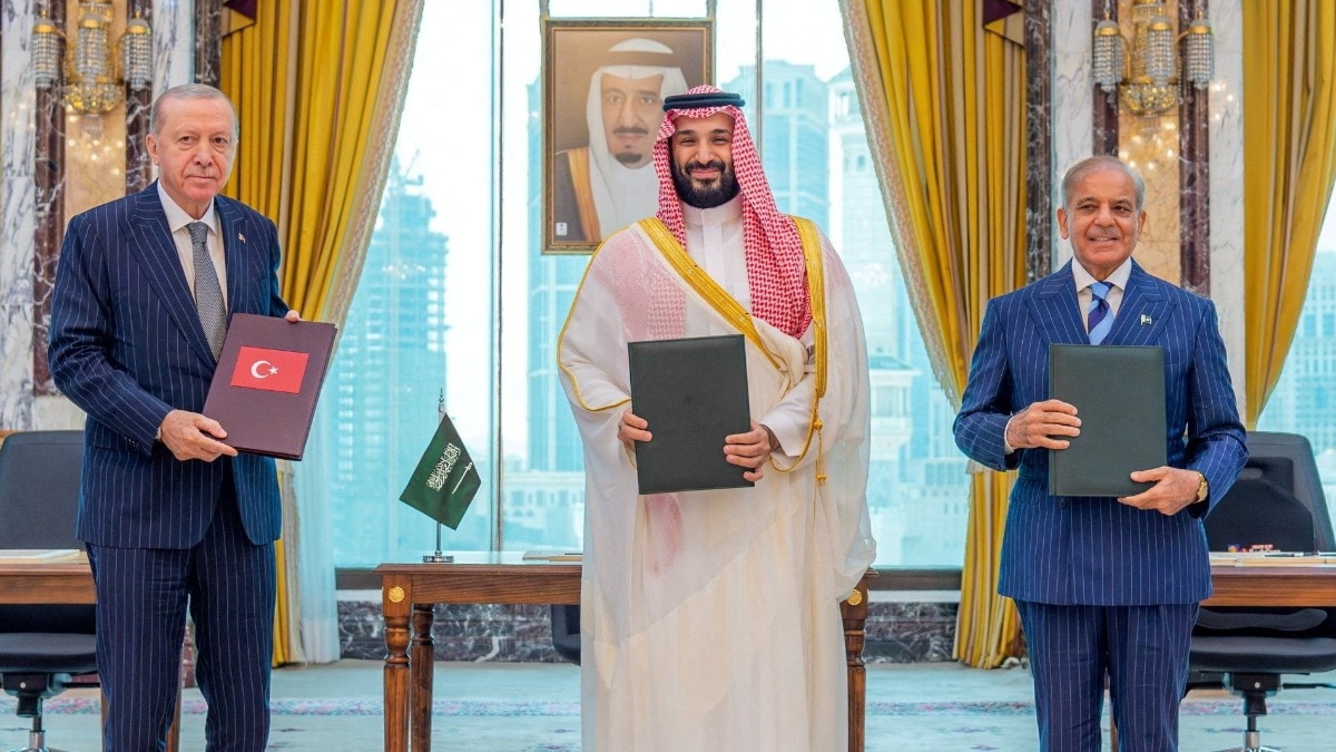 Egypt considers joining Mecca Pact as 'Islamic Nato' takes shape with Pak at core