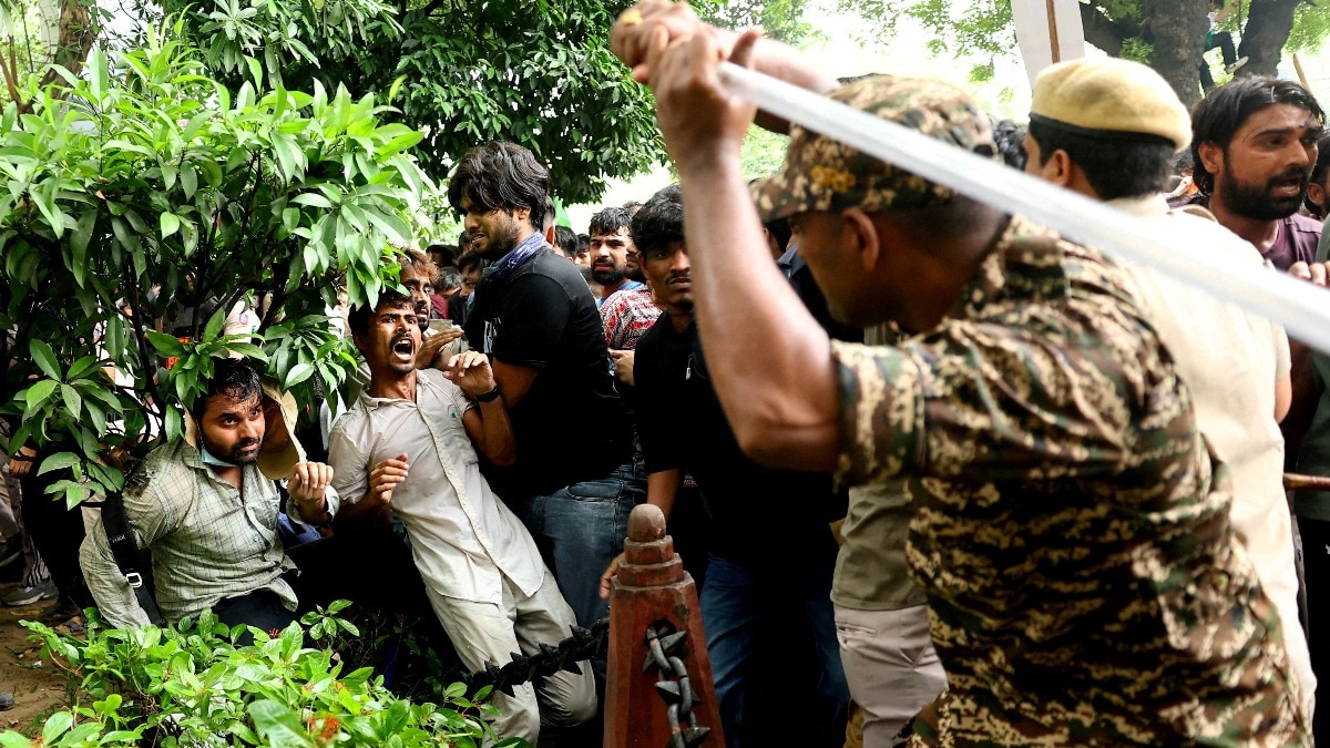Delhi cops deny excessive force during CJP protest; cite 30,000 crowd, violence