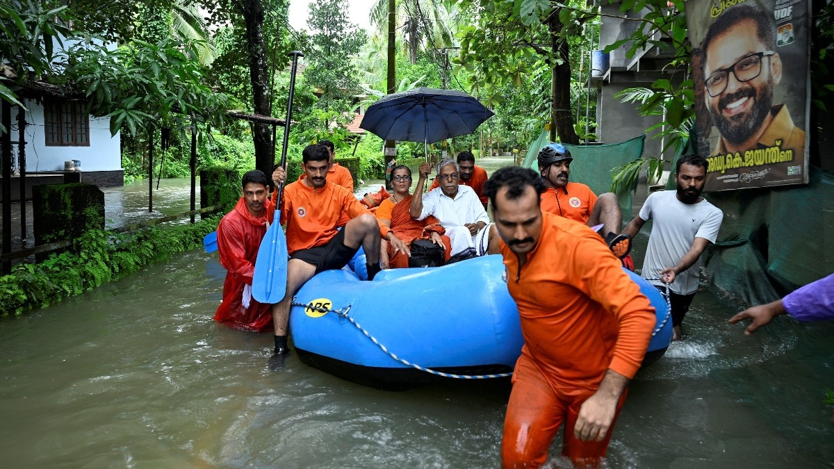 Kerala floods worsen as heavy rain continues, schools shut in 10 districts