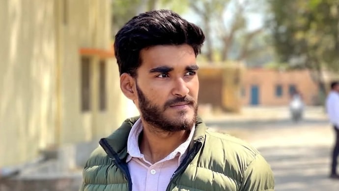 Adarsh Mishra was a second-year B.Tech student at a private college and lived in Lucknow. Lucknow student suicide