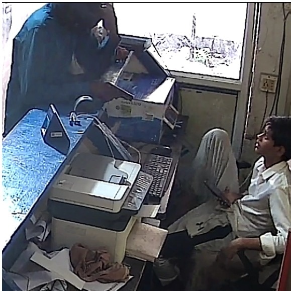 Masked men hold Noida cyber cafe employee at gunpoint, steal Rs 80,000