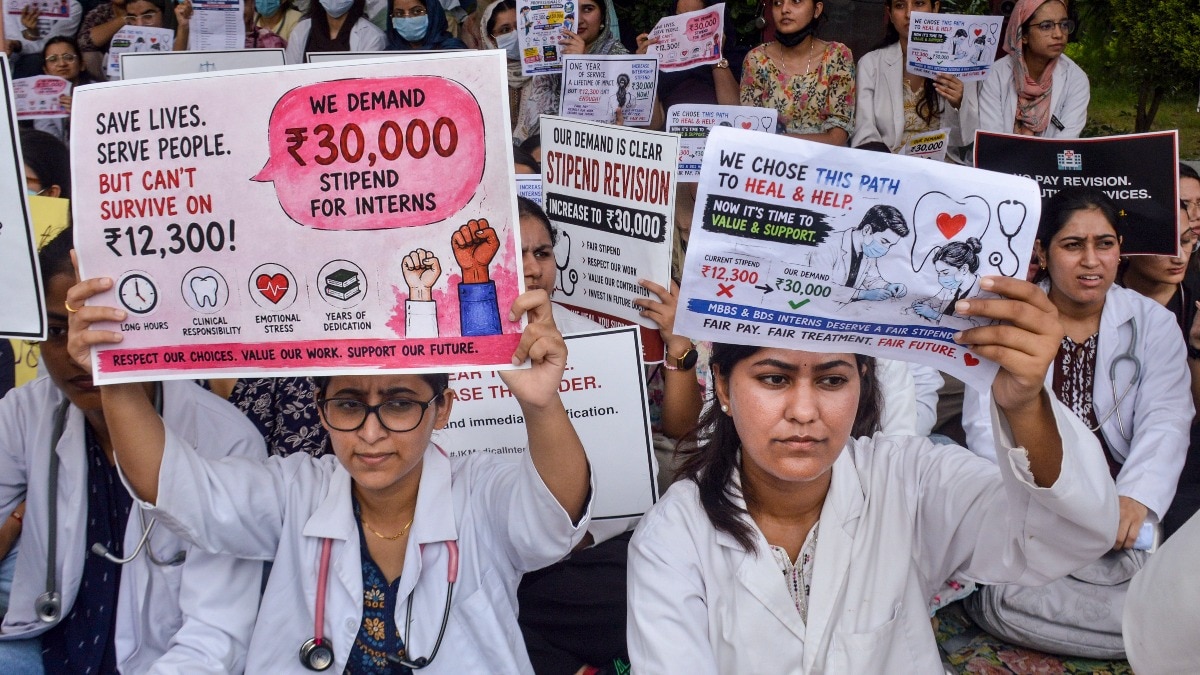 Rs 400 a day: J&K medical students strike over 7-year-old stipend, seek hike