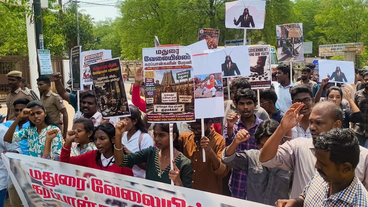 DYFI activists in Kerala scale wall, enter DRM office over rail division split