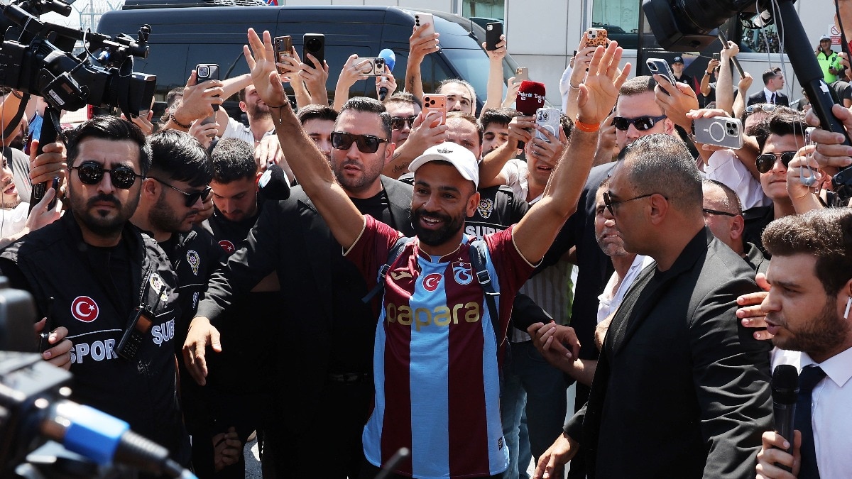 Mohamed Salah close to Trabzonspor transfer: Liverpool great greeted in Turkey before medical