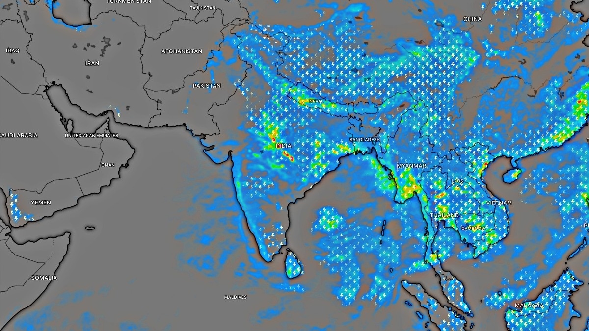 स्वतंत्रता दिवस पर मानसून का कहर: दिल्ली-एनसीआर में बारिश के आसार, अगस्त भर जारी रहेगा मौसम का मिजाज