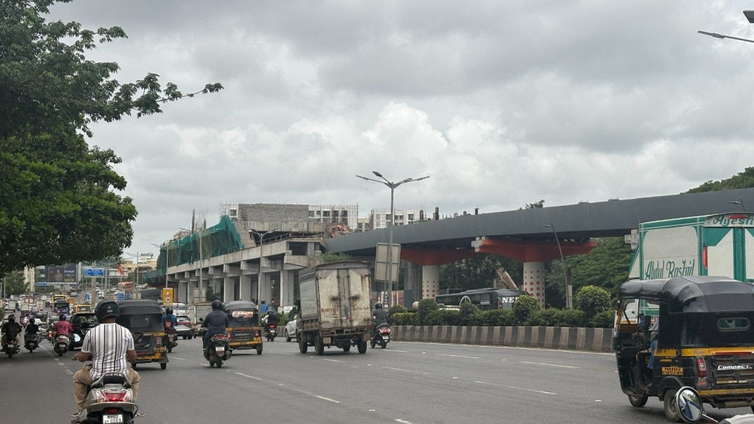 A height clearance lapse on Mumbai Metro Line 7A has put a completed viaduct stretch under scrutiny. Mumbai Metro 7A design flaw
