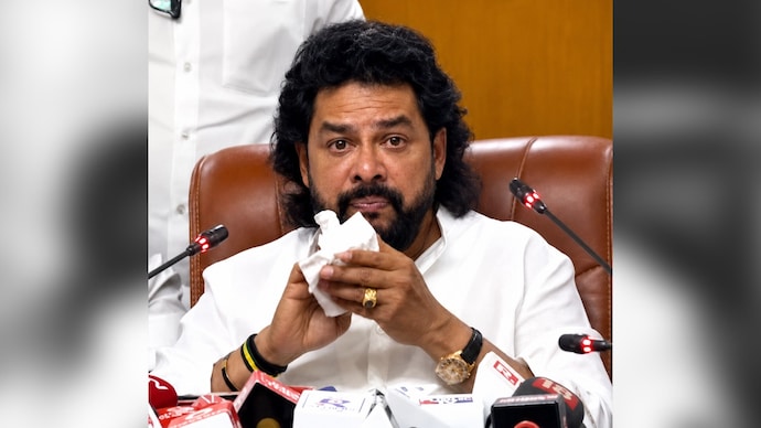 In tears, Karnataka minister B Nagendra quits once again over scam allegations - Karnataka News | India Today
