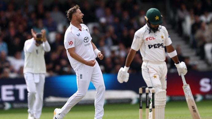 England won the 1st Test by an innings and 103 runs. Courtesy: Reuters Ollie Robinson