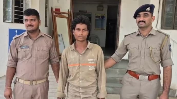 Police arrest accused Savanji Thakor in the murder of two minor brothers in Gujarat. (Source: ITG)