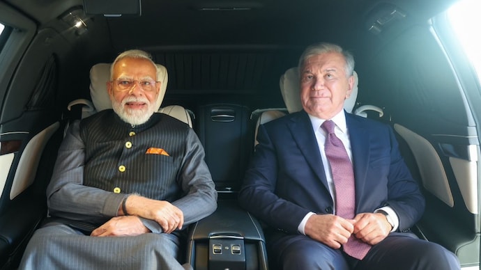 Prime Minister Narendra Modi receives a warm welcome from Uzbekistan President Shavkat Mirziyoyev in Tashkent. (Source: X/narendramodi)