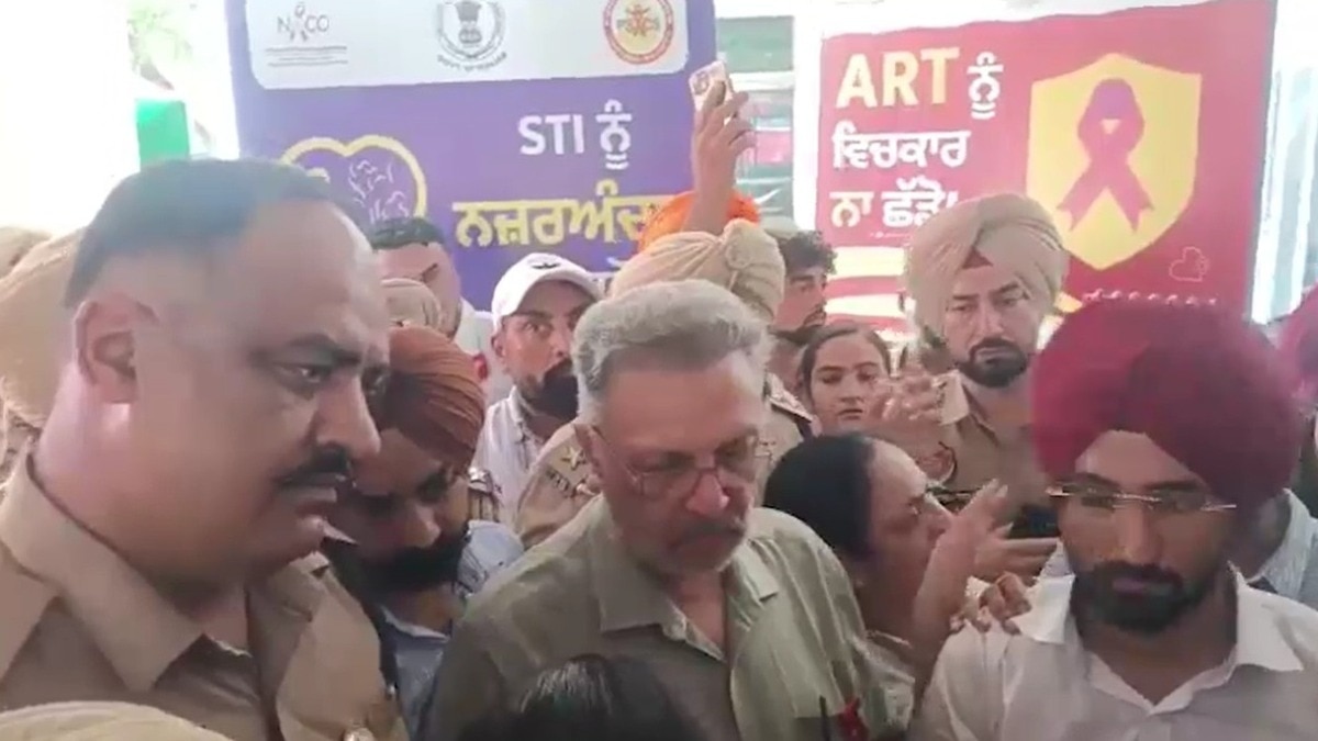 Punjab Minister Visits University, Students Confront Over Rs 150 Crore Debt