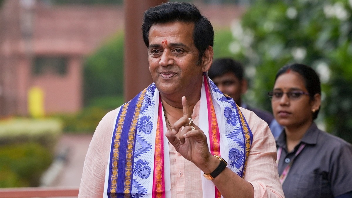 Gorakhpur feels like Spain: Ravi Kishan's remark leaves Yogi Adityanath in splits