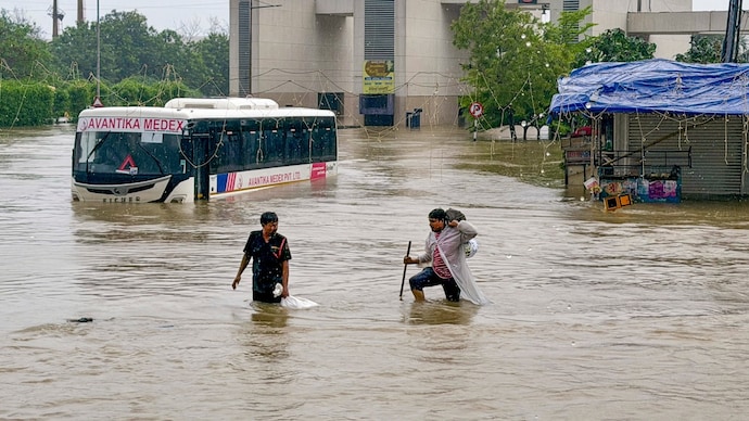 Red alert in Gujarat for extremely heavy rain, flood risk. What's happening?