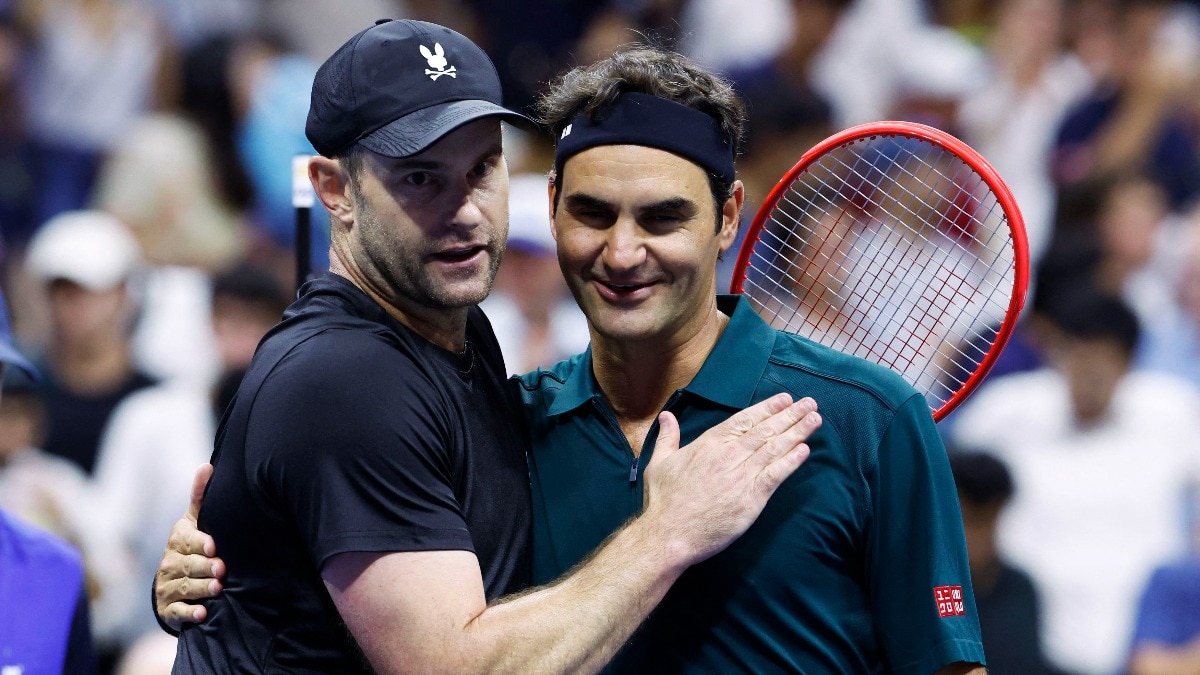 Federer Stuns Crowd with 6-3 Exhibition Victory Over Roddick at US Open
