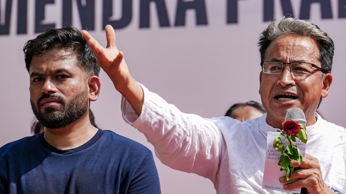 Sonam Wangchuk (right) claimed that the CJP leadership had very little hope of any outcome from their protest at New Delhi's Jantar Mantar. (Image: PTI) Sonam Wangchuk (right) claimed that the CJP leadership had very little hope of any outcome from their protest at New Delhi's Jantar Mantar. (Image: PTI)