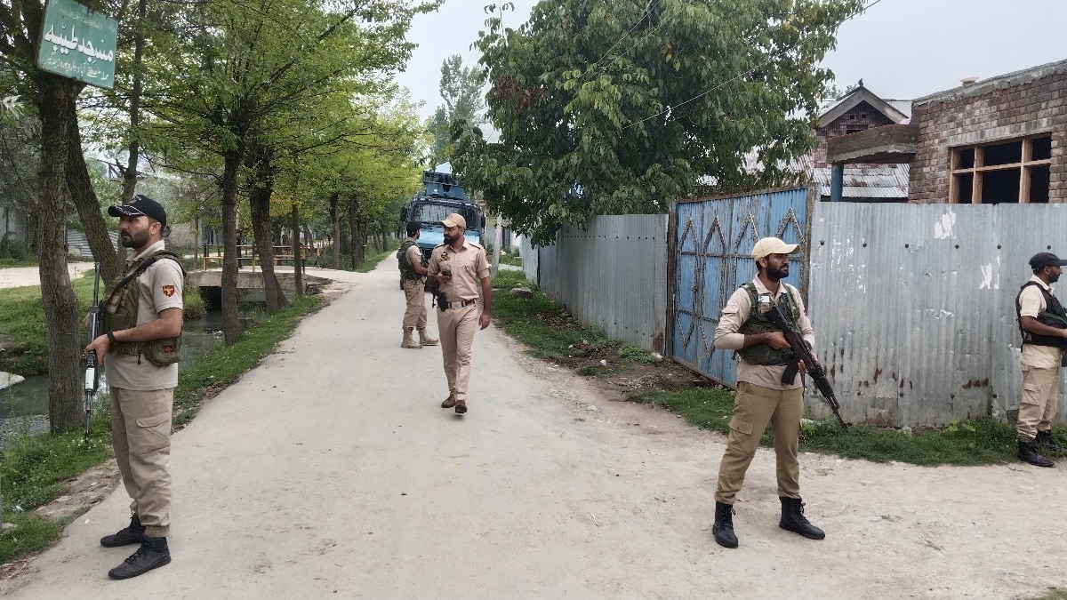 27 locations linked to banned Jamaat-e-Islami raided in J&K's Sopore