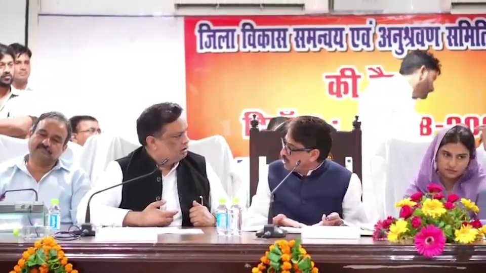 संसदीय कार्यवाही के दौरान हंगामा: समाजवादी पार्टी के विधायक और कांग्रेस सांसद के बीच तीखी बहस