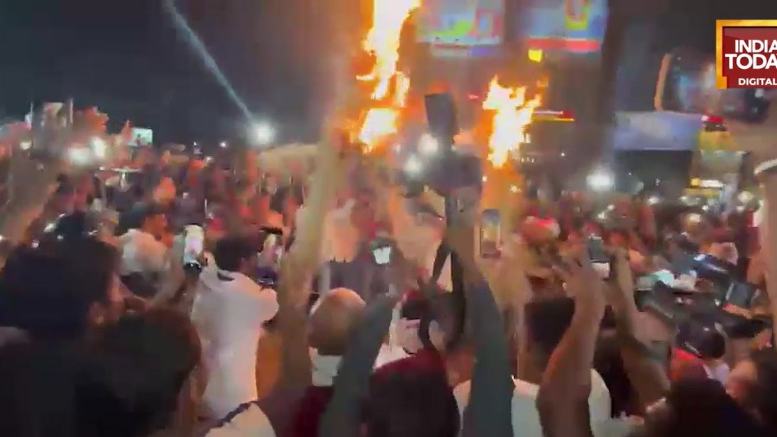 Jharkhand exam protest escalates as students burn Rahul, Tejashwi effigies