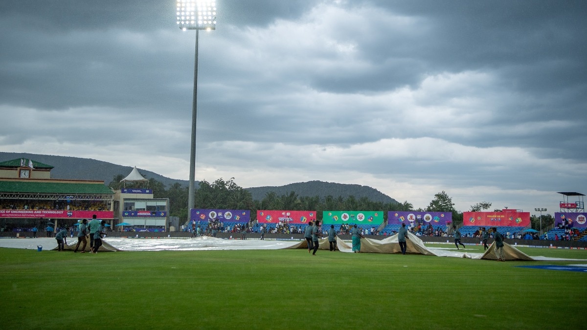 Tamil Nadu batter fined Rs 1 lakh for carrying undeclared mobile phone during TNPL match