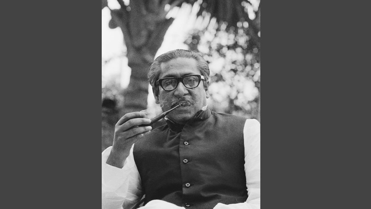When Sheikh Hasina's father Mujibur Rahman paused his arrest for a pipe and tobacco