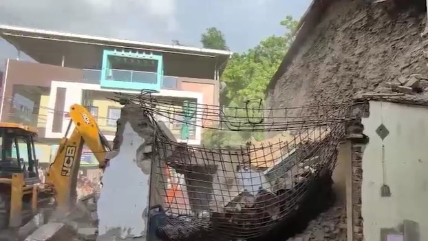 4 women dead as house wall, adjacent building collapse during demolition in Indore