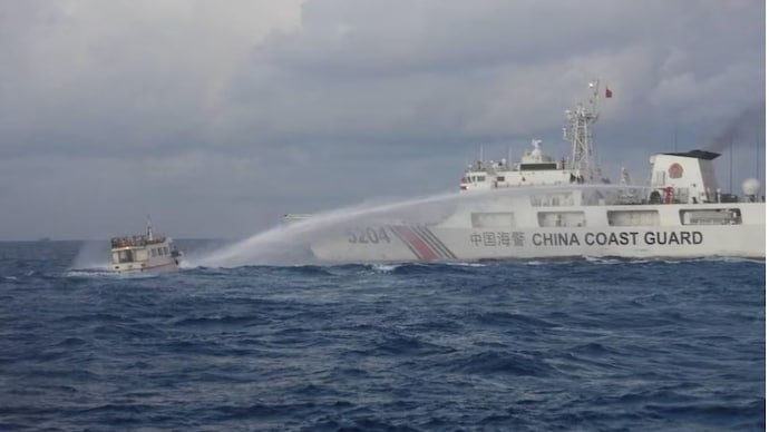 A Chinese coast guard vessel rams into a Phillipine boat