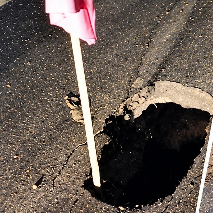 Video: Tunnel-like pothole opens on Rs 88-crore UP flyover after 3 days of rain