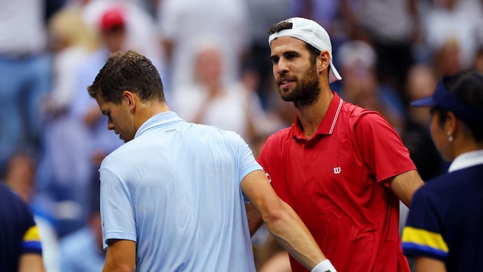 Khachanov was leading 6-2, 7-5, 3-2 when Blockx called time on the contest. (Photo: Reuters) Alexander Blockx, Karen Khachanov
