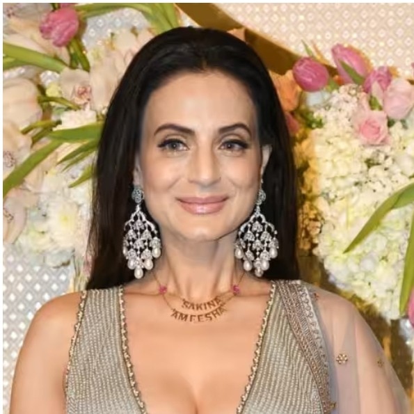 You don’t have a girl: Ameesha Patel slams troll over Hardik Pandya dating rumours