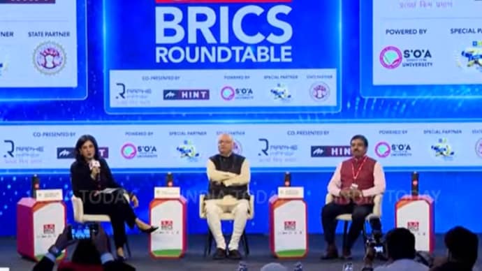 Anjana Om Kayshap (left), Vinay Sahasrabuddhe (centre), Muktesh Pardeshi (right) Anjana Om Kayshap (left), Vinay Sahasrabuddhe (centre), Muktesh Pardeshi (right)