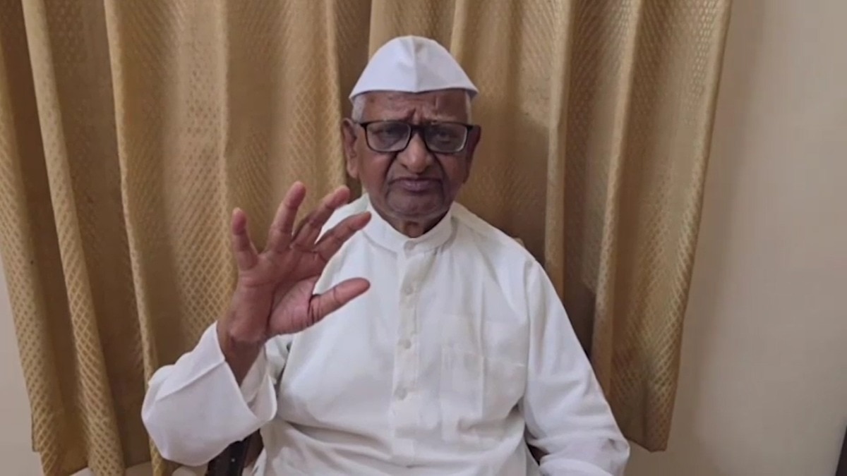 Social Activist Anna Hazare's Health Improves; To Remain Under Observation in Mumbai