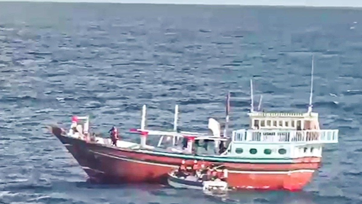 5 Pakistanis held, 526 kg drugs worth Rs 3,000 crore seized in Arabian Sea haul