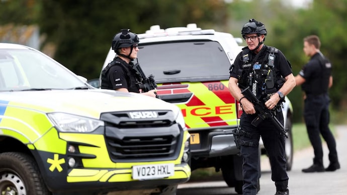 Armed police officers work on a road outside the perimiter of the RAF Fairford airbase, after police declared a major incident at the base on September 27. (Photo: Reuters) Armed police officers work on a road outside the perimiter of the RAF Fairford airbase, after police declared a major incident at the base on September 27. (Photo: Reuters)