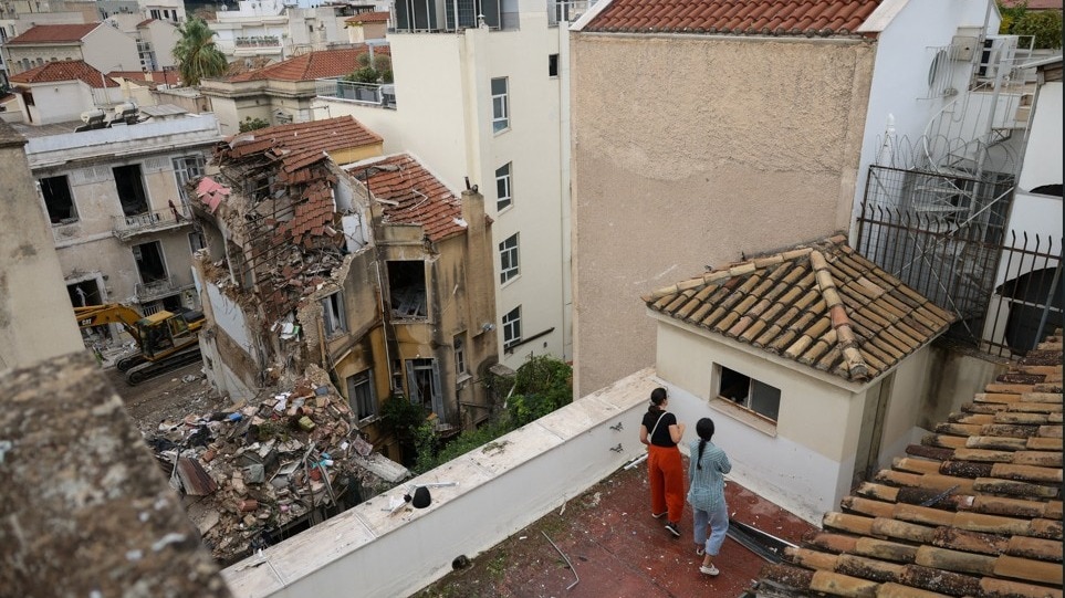 6 killed in blast that reduced Athens building to rubble, gas leak suspected