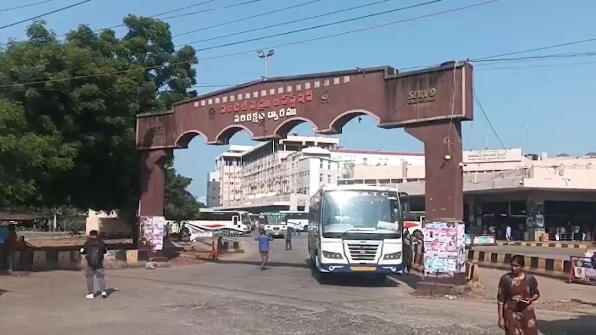 Andhra man picks wrong bag at bus station, finds gelatin sticks, detonators inside