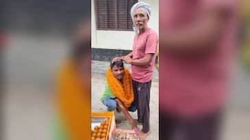 UP auto driver father's 20-year grind pays off as son cracks NEET, bags medical seat UP auto driver father's 20-year grind pays off as son cracks NEET, bags medical seat