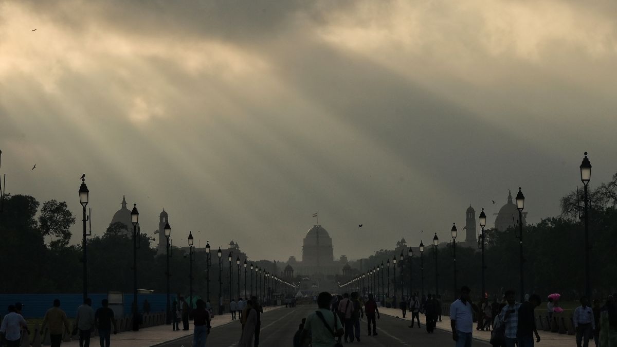 'Heating spots', signal-free roads: What all is new in Delhi's winter pollution plan?