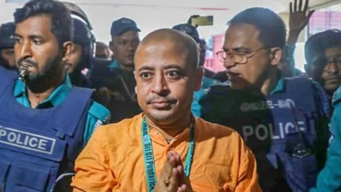 Jailed Hindu rights leader Chinmoy Krishna Das (File Photo) ISKCON नेता चिन्मय कृष्ण दास को बांग्लादेश में दो नए केसों में भेजा गया रिमांड पर