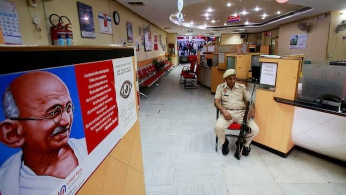 Banks currently close on the second and fourth Saturdays of each month. (File Photo: Reuters) Banks currently close on the second and fourth Saturdays of each month. (File Photo: ITG)