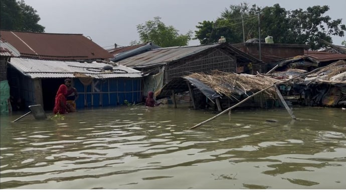 The affected districts are Patna, Bhojpur, Saran, Vaishali, Bhagalpur, Begusarai, Buxar, Samastipur, Munger, Katihar, Lakhisarai, Khagaria, Purnia, Madhepura and Araria. bihar flood naugachia