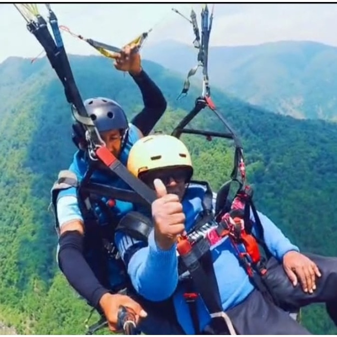 Bihar man, 72, defies age to paraglide from 24,000 feet in Himachal Pradesh