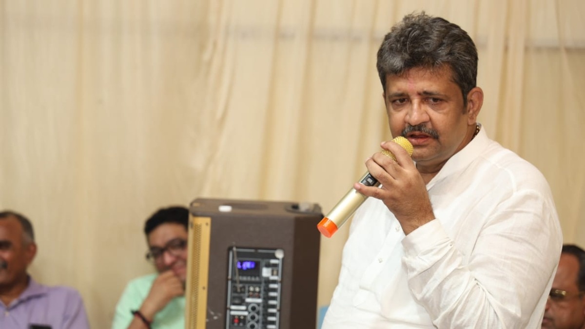 BJP's richest Maharashtra MLA spends day as beggar on guru's advice