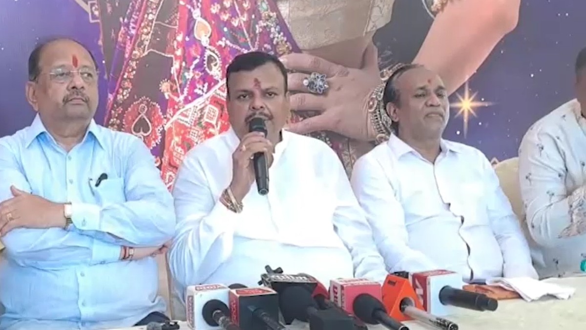 Muslims barred from Mumbai garba event, BJP MLA lays down tilak, family rules