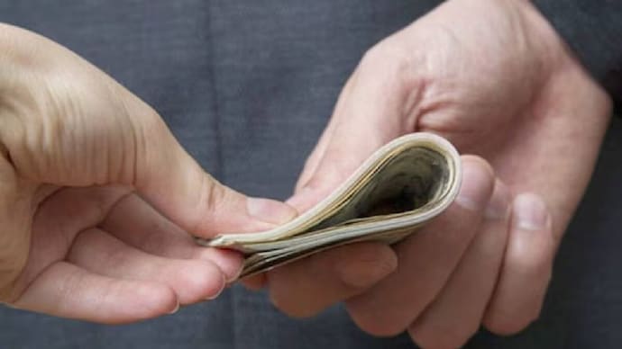 The action followed a complaint from a developer over the rectification of land records and the carrying out of 'podi', or sub-division, of land at Yarikoppa in Karnataka's Dharwad district. (Representative image) bribe